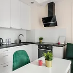 Aparthouse Deluxe Apartment