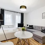 Aparthouse Deluxe Apartment *